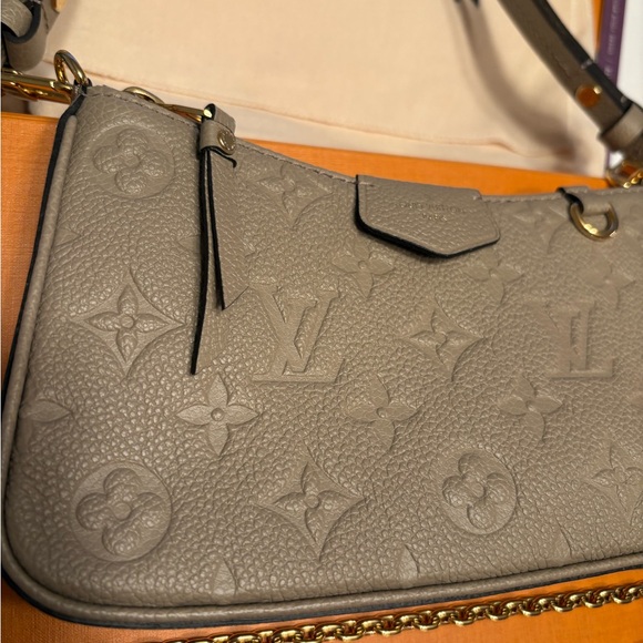 Louis Vuitton Easy Pouch on Strap Turtledove (greige) - Picture 2 of 13